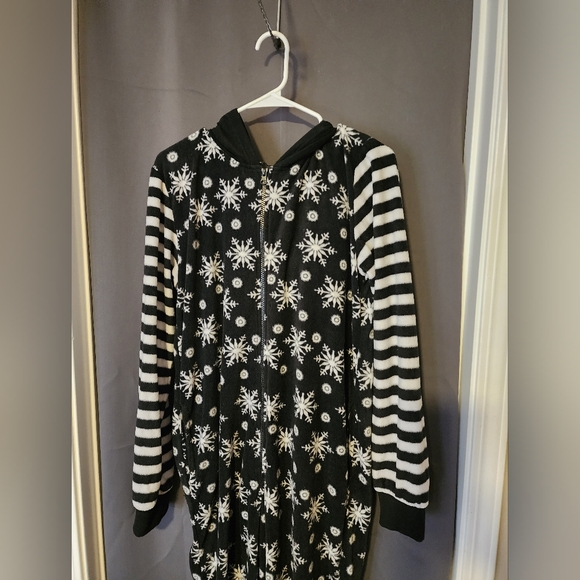 Winter Penguin Pajamas,Women's Medium Black And White Penguin Hooded Onesie PJ'S - Picture 2 of 10